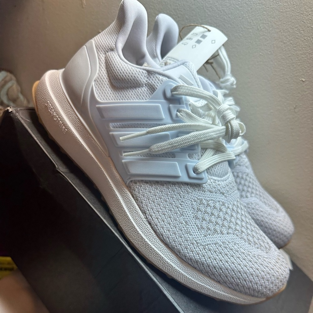 Adidas Ultra Dreams All-White Running Shoes - Picture 5 of 10